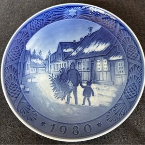 Royal Copenhagen 1980 collector Christmas Plate